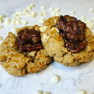 Blondie chestnut praline with white chocolate and caramel