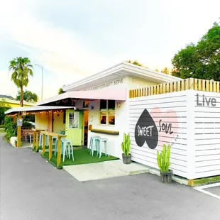 The Superfood Bar with plant based &amp; gluten free options: acai bowls, smoothies &amp; soft serve ice cream
