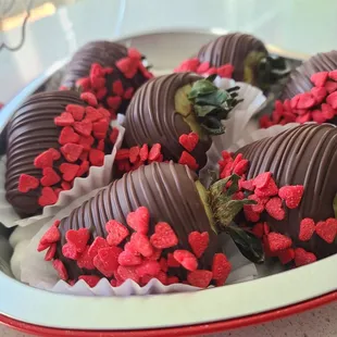 these were the chocolate covered strawberries that I ordered for Valentines/ Galentines Day! They were amazing, addictive, and delicious.