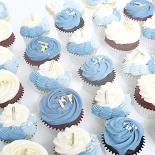 blue and white cupcakes