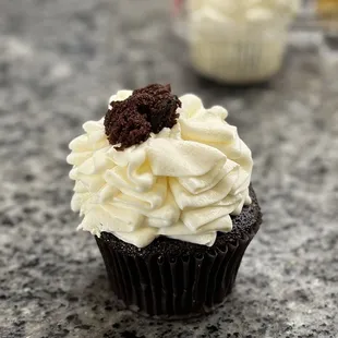 Avalanche and all of their cupcakes are moist as fuk!!! That&apos;s whipped cream on top and filled Incredible!!