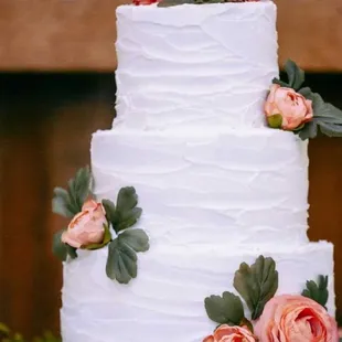 Apricot Roses and Cream