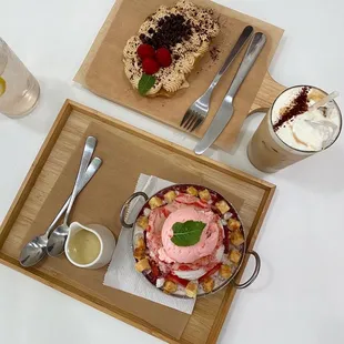 Strawberry Bingsoo and Tiramisu Croffle