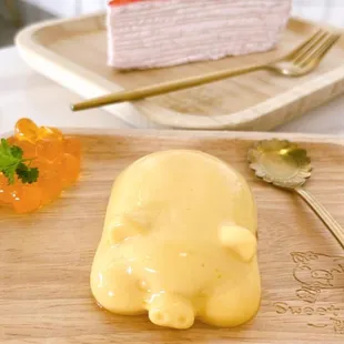 MANGO PUDDING AND STRAWBERRY CREPE CAKE IG @adventurefoodandtravel