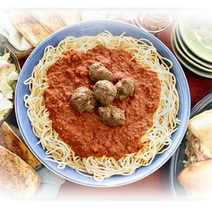 a plate of spaghetti and meatballs