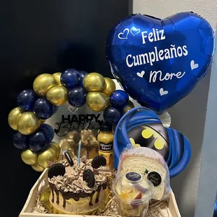 Arreglos de cumpleaños con pastel incluido!