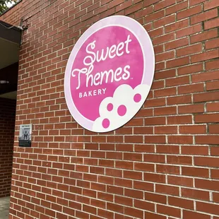 a sign for sweet themes bakery