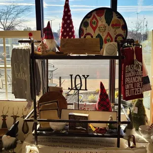 Wonderful plates, platters and serving pieces.