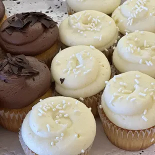 Chocolate and Vanilla Gluten Free Cupcakes!!