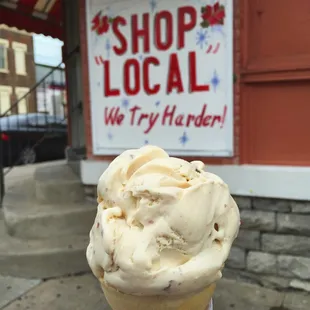 Peanut butter chocolate chunk ice cream