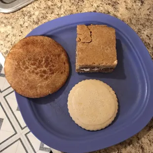 Snickerdoodle, lemon and s&apos;more bar