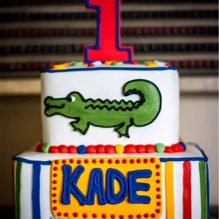 The cutest alligator cake ever!