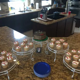 Baseball glove smash cake and baseball cupcakes for my son&apos;s 1st birthday