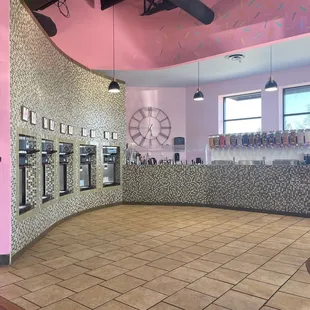 Spacious serve yourself concept!