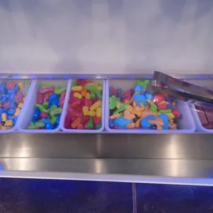 More dry toppings like candy and gummy bears...