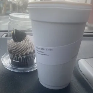 Oreo vegan cupcake and Cappuccino smoothie