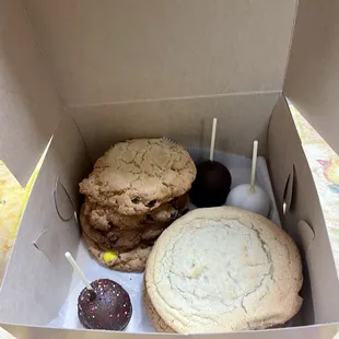 Big cookies and cake pops