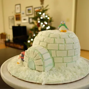 Igloo Cake with Penguins