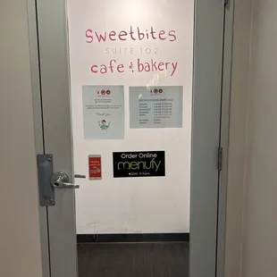 Looks super cute and welcoming , I love the font and color!