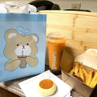 Large Thai Milk Tea, Japanese Cheesecake and shrimp tempura (6 pieces) in cute to-go reusable bag!