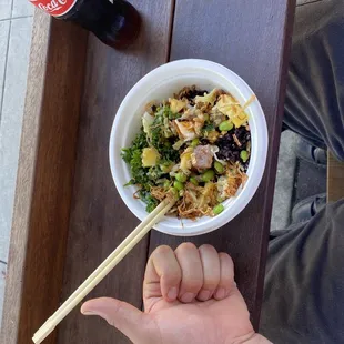 Mango albacore poke bowl with forbidden rice and kale !