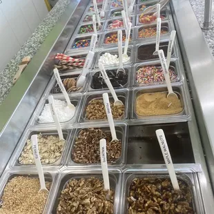 Second toppings bar section.