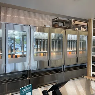 Makes the salads automatically!!