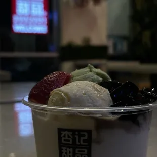 Twins Snow Mountain Grass Jelly [Matcha and Vanilla Ice Cream, Strawberry, Grass Jelly, all over a bed of Vanilla Frost] -- Superb!