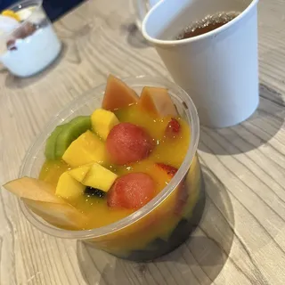 G2. Mixed Fruits Grass Jelly With Mango Juice G2. ()