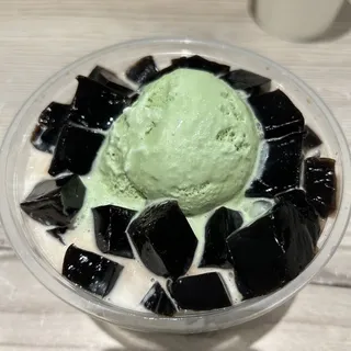 V6. Grass Jelly & Matcha Ice Cream With Vanilla Frost V6.