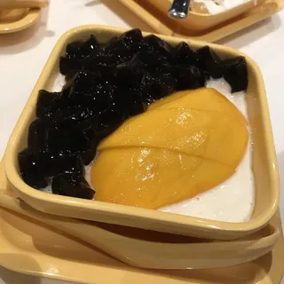 V5. Grass Jelly & Vanilla Ice Cream With Vanilla Frost V5.
