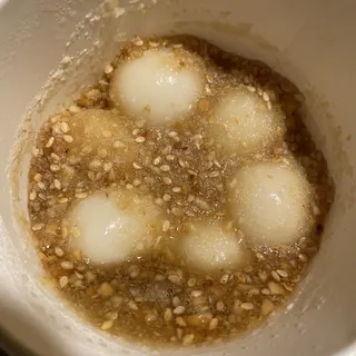 R1. Sweet Soup With Sesame Rice Balls R1.