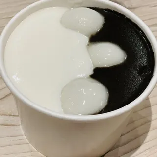 R8. Sesame & Almond Soup With Sesame Rice Balls R8.