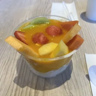 T6. Mixed Fruit Tofu Pudding With Mango Juice T6. ()