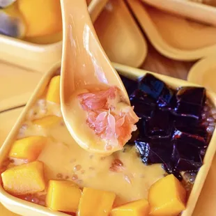 Mango Pomelo Sago with Grass Jelly