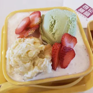 Durian and Matcha Ice Cream with Vanilla Frost