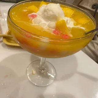 Mango and Mini Glutinous Rice Balls with Vanilla Ice Cream