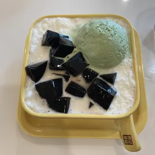Grass Jelly and Matcha Ice Cream with Vanilla Frost