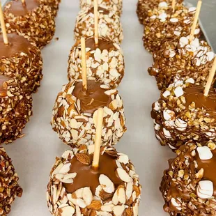 Caramel apples / Nut  options