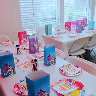 Cake decorating bday parties