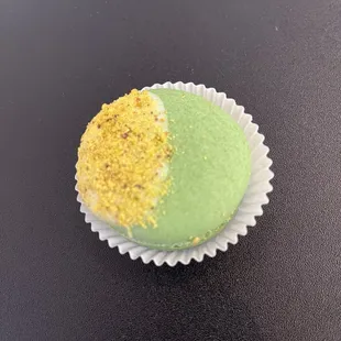 Pistachio macaron