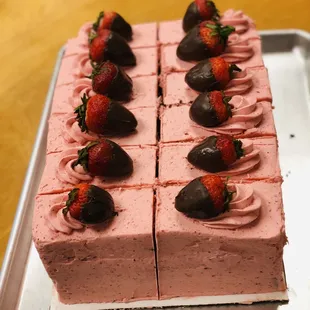 Double strawberry 3layer cake