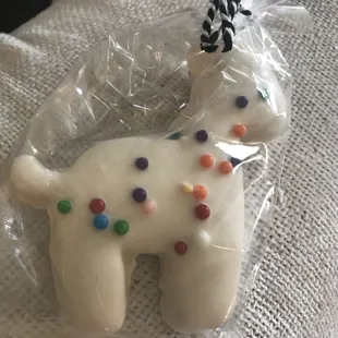 Butter cookie w frosting, like animal cracker cookie but bigger and better.