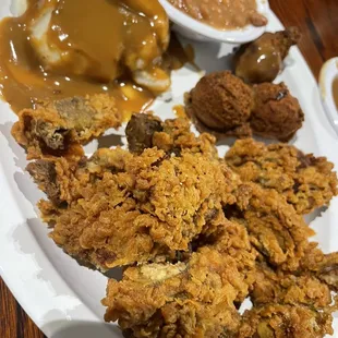Not sure why I keep coming back here.  Overcooked, nasty, Fried Chicken Livers Mashed Potatoes Pinto Beans Basket of Hush Puppies.