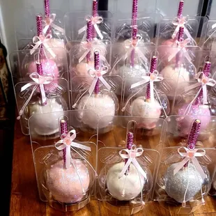 Candied apples with flavoring and marbled.