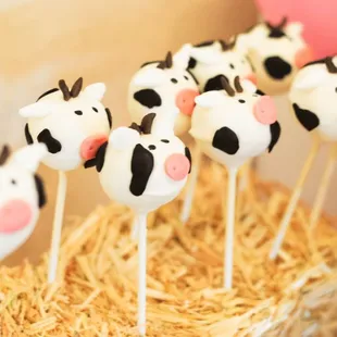 Cow cake pops - how precious!