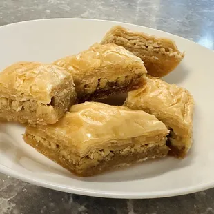Look at the layers of this delicious baklava/baklawa!
