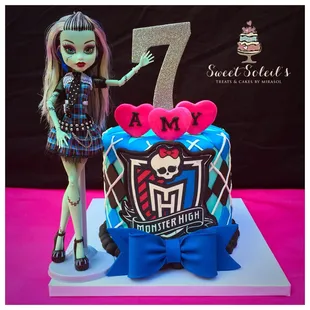 SweetSoleil made this cake for my daughter&apos;s best friend! Sooo yummy