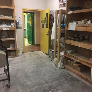Yellow room - ceramics time!