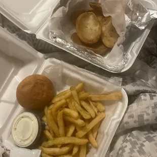 No chicken at all and dry potatoe skins. Not what I ordered highly pissed And I'm pregnant they bold asf